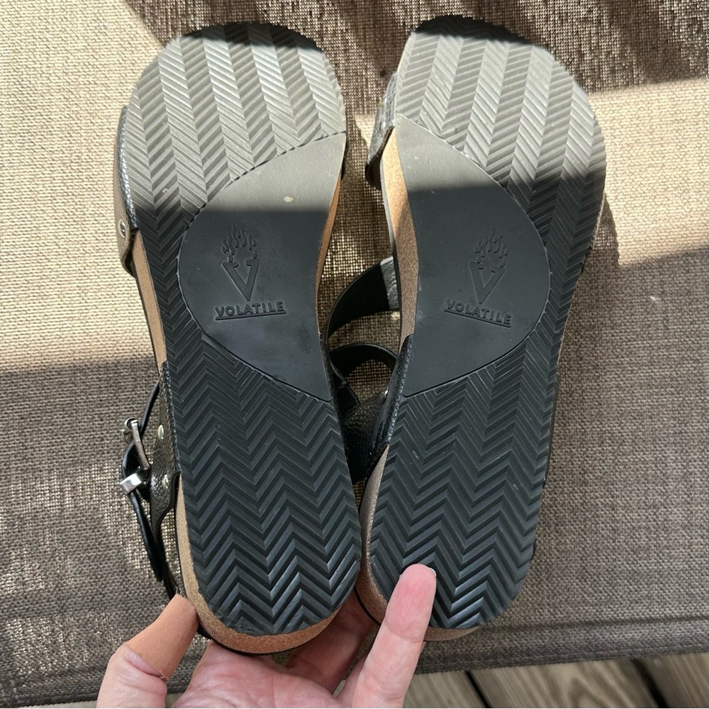 Volatile Black Sandals - Picture 2 of 6
